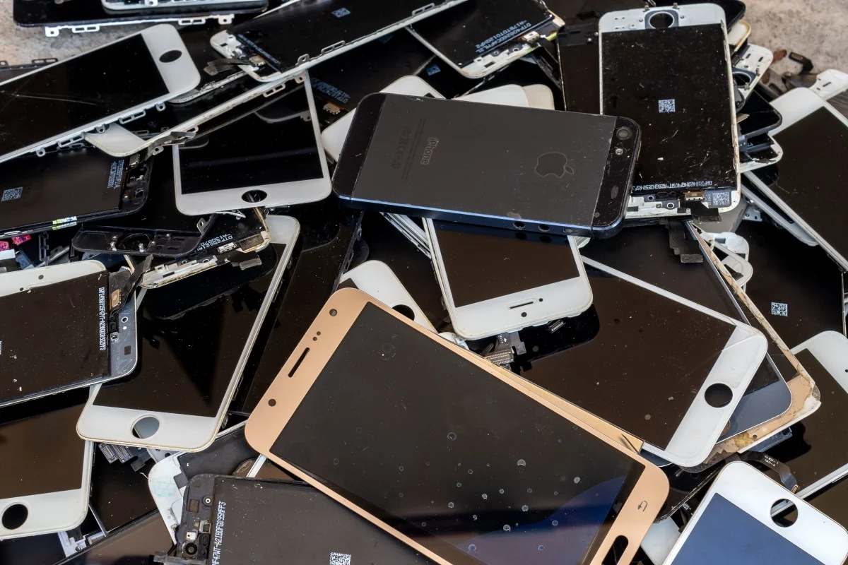 déchets électroniques, réparation de smartphones, obsolescence programmée